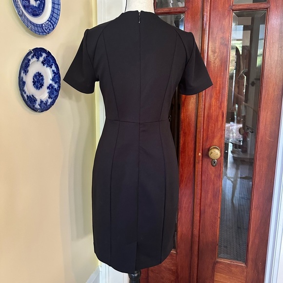 TAHARI | Black Knee-Length Dress with Notched V-Neck, Size 4 - Picture 2 of 10